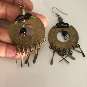Vintage earrings | black and gold